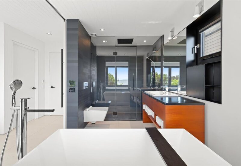 6 Av. St-Joachim  Pointe-Claire (Montréal)