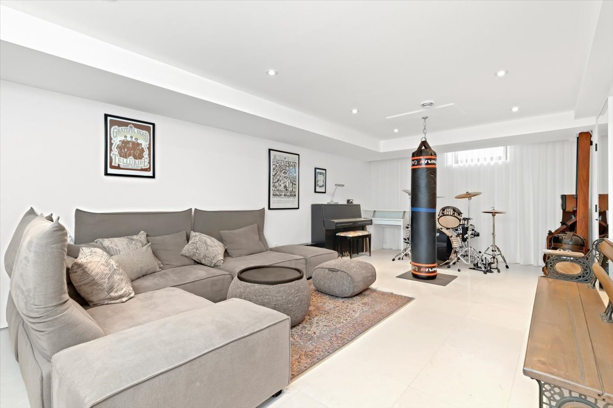 6 Av. St-Joachim  Pointe-Claire (Montréal)