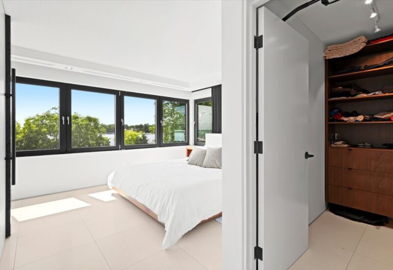 6 Av. St-Joachim  Pointe-Claire (Montréal)