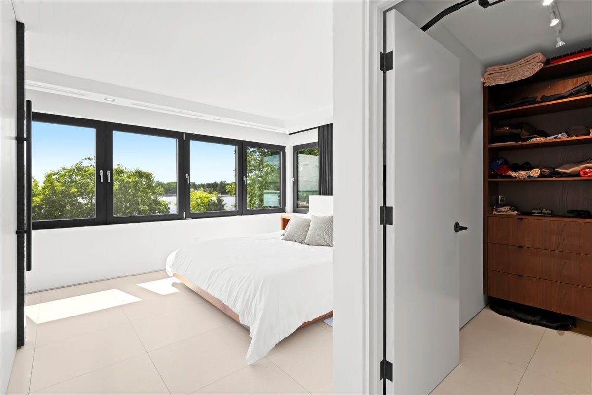 6 Av. St-Joachim  Pointe-Claire (Montréal)