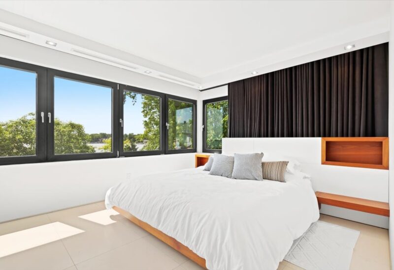 6 Av. St-Joachim  Pointe-Claire (Montréal)