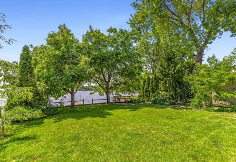 6 Av. St-Joachim  Pointe-Claire (Montréal)