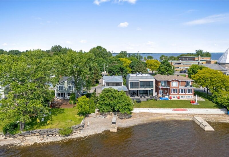 6 Av. St-Joachim  Pointe-Claire (Montréal)