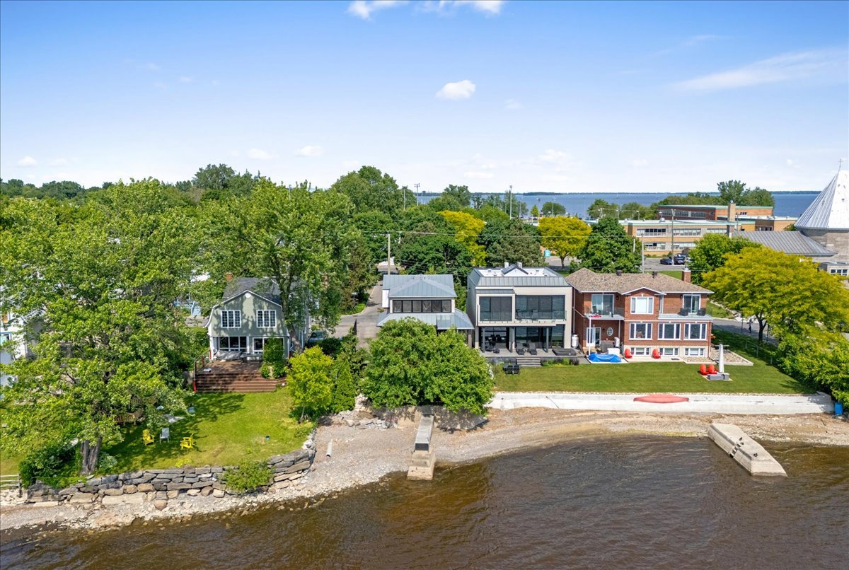 6 Av. St-Joachim  Pointe-Claire (Montréal)