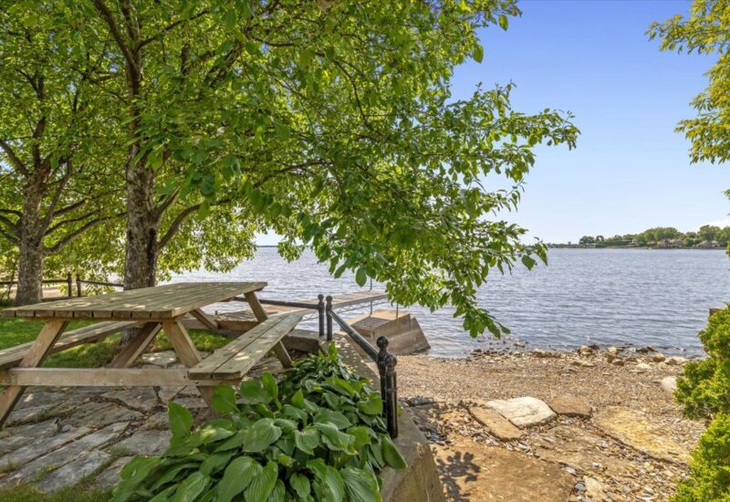 6 Av. St-Joachim  Pointe-Claire (Montréal)