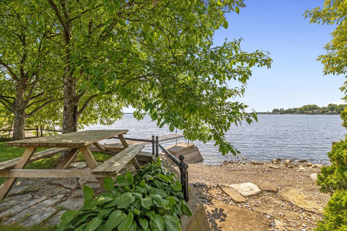 6 Av. St-Joachim  Pointe-Claire (Montréal)