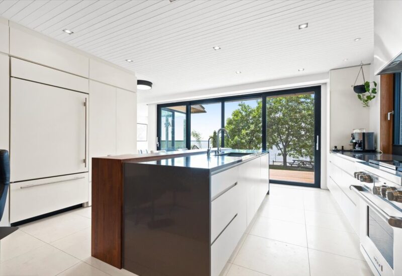 6 Av. St-Joachim  Pointe-Claire (Montréal)