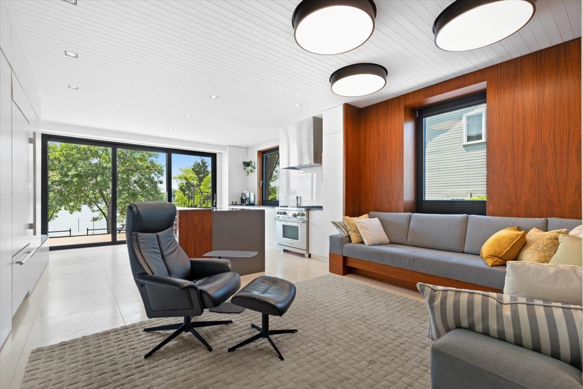 6 Av. St-Joachim  Pointe-Claire (Montréal)