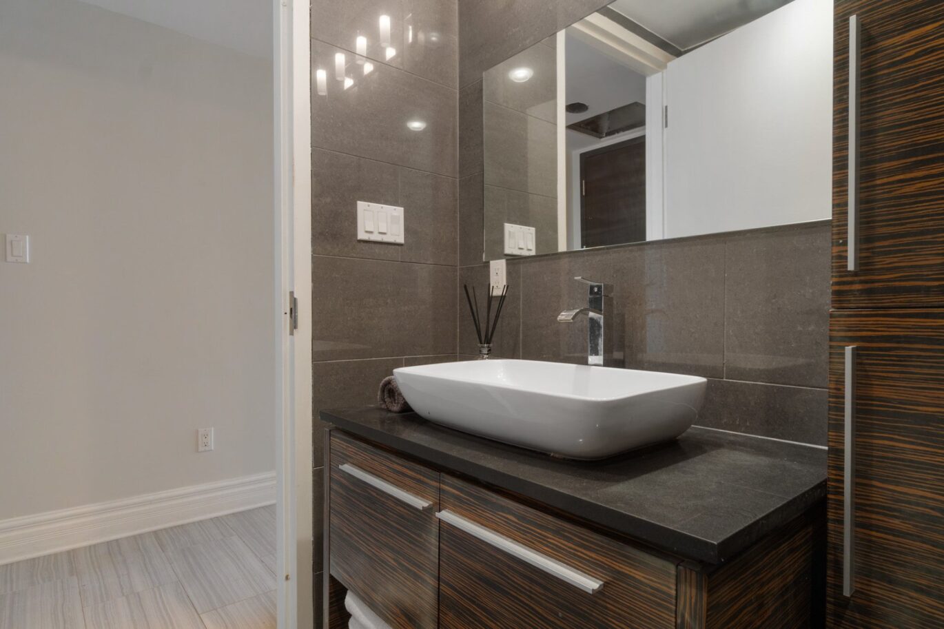 1010 Rue Ste-Catherine E. #410  Montréal (Ville-Marie) (Montréal)