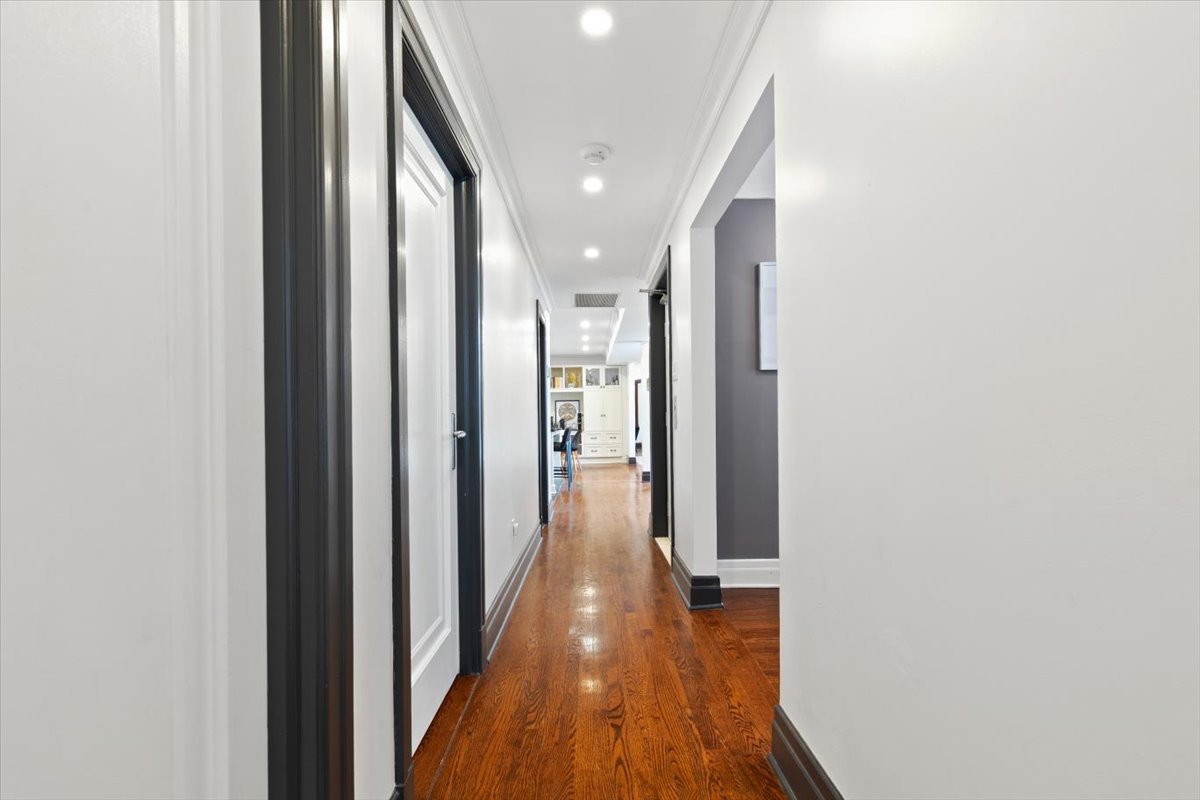 Montréal  - House 7 Bedrooms - picture 10