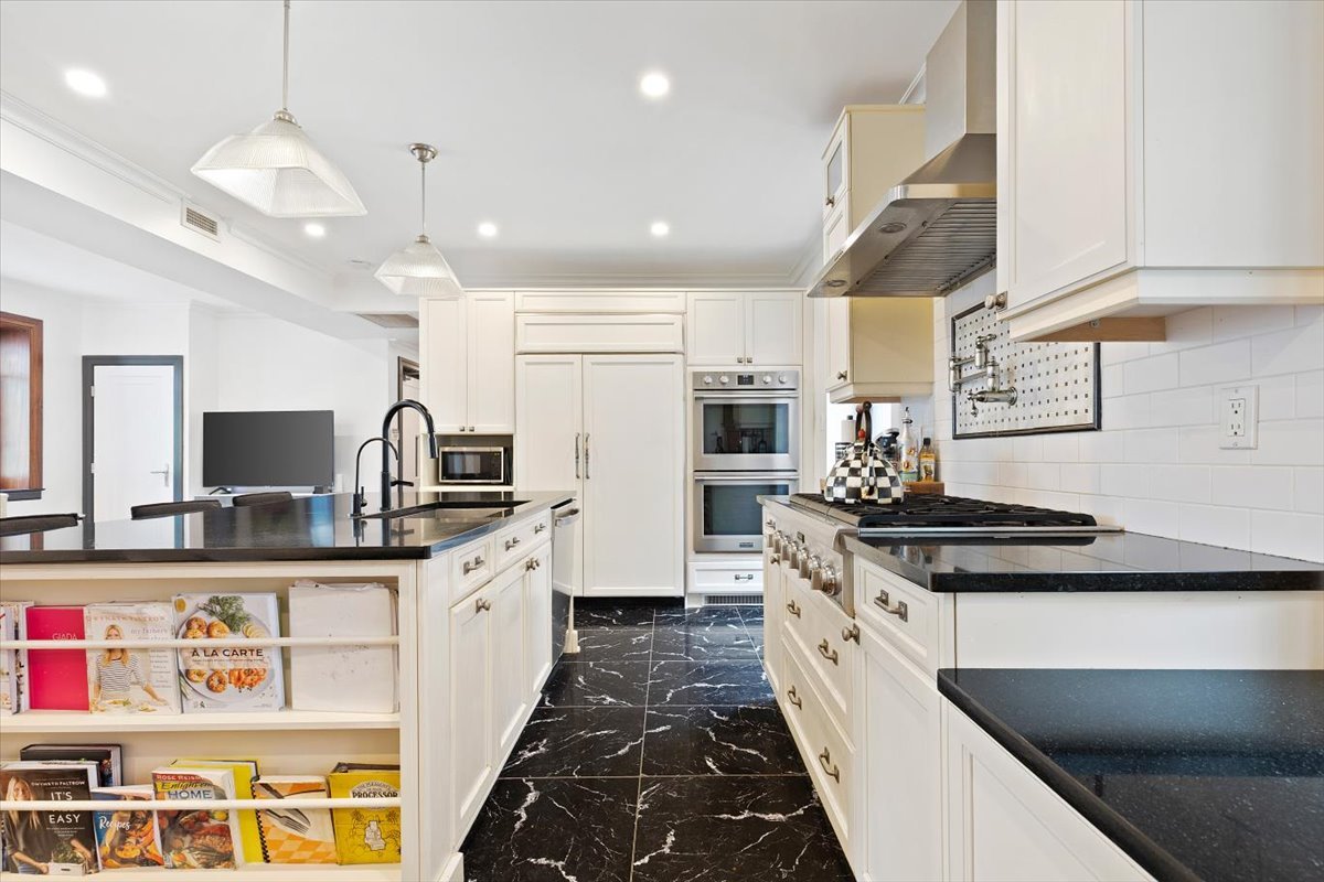 Montréal  - House 7 Bedrooms - picture 7