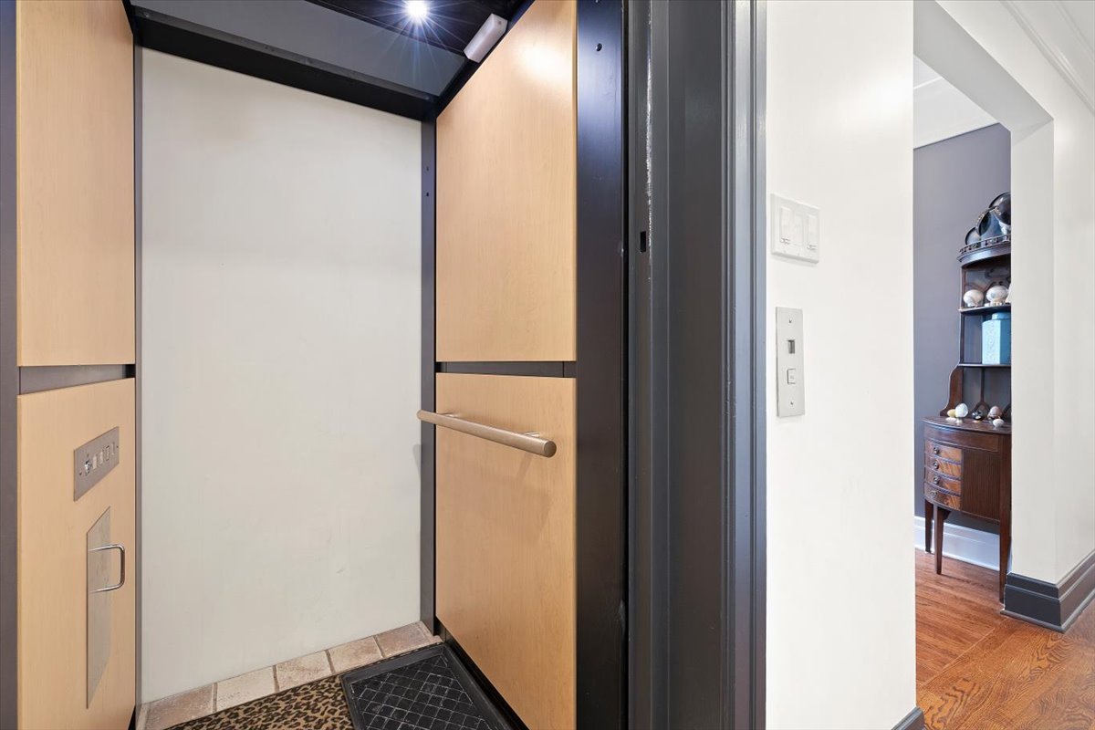 Montréal  - House 7 Bedrooms - picture 19