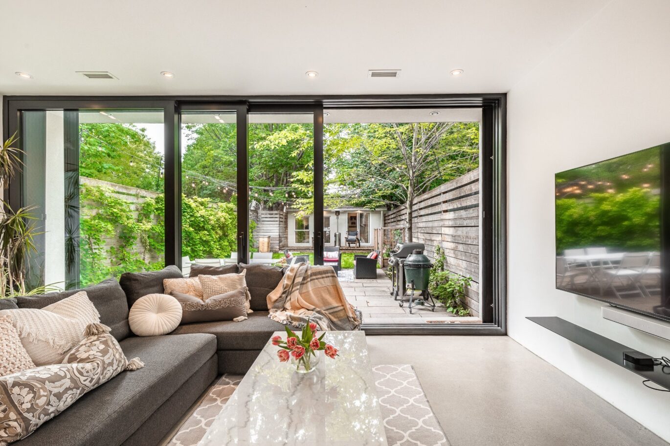 2455 Rue St-Charles  Montréal (Le Sud-Ouest) (Montréal)