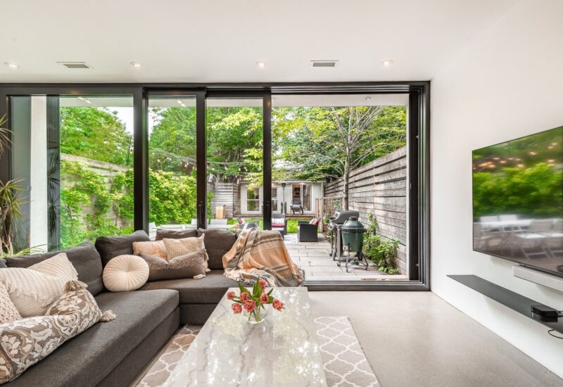 2455 Rue St-Charles  Montréal (Le Sud-Ouest) (Montréal)