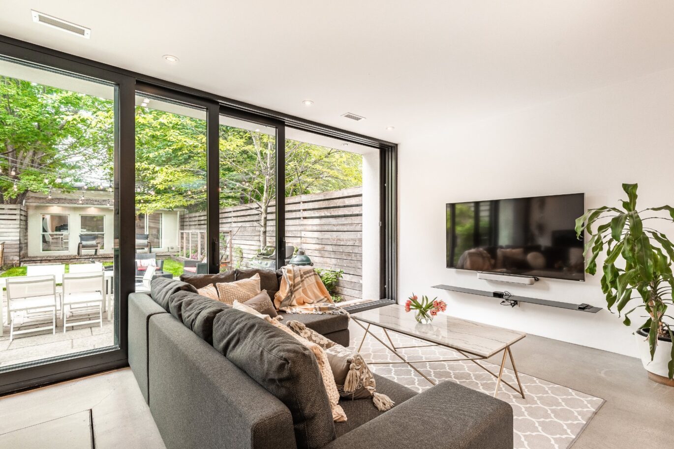 2455 Rue St-Charles  Montréal (Le Sud-Ouest) (Montréal)