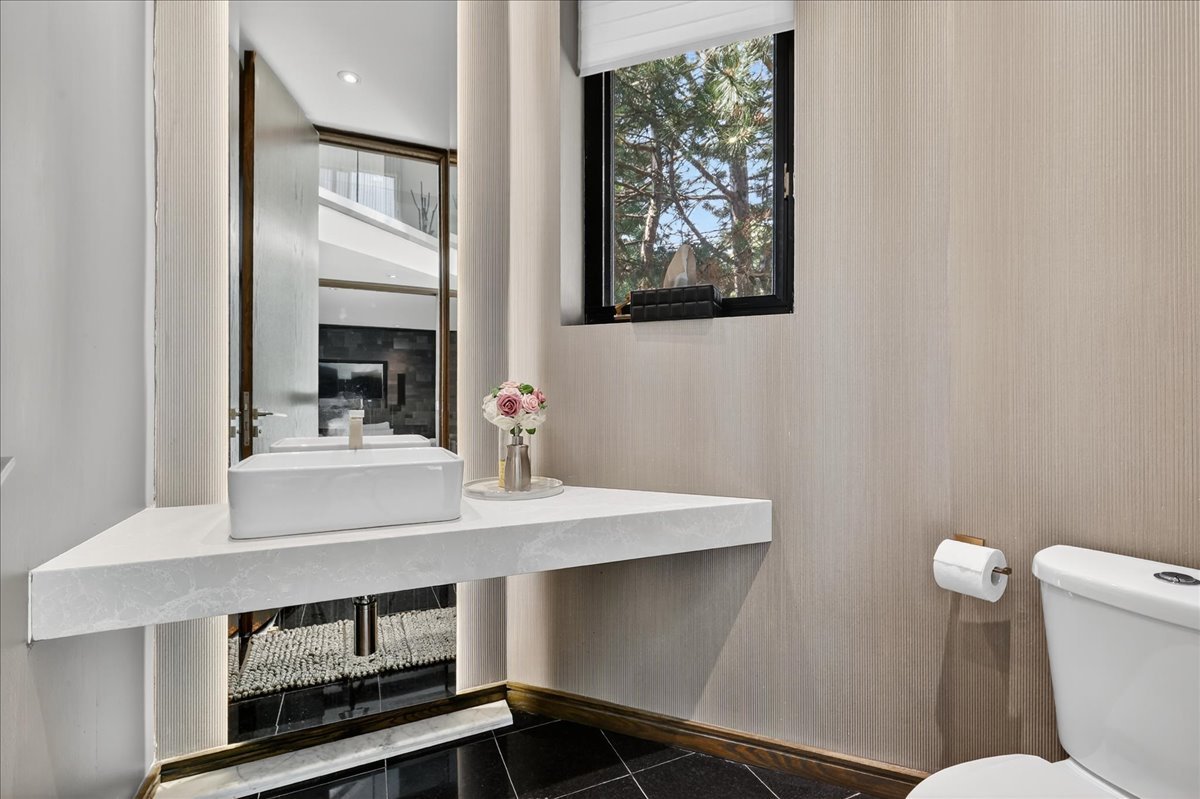 Montréal  - House 5 Bedrooms - picture 17