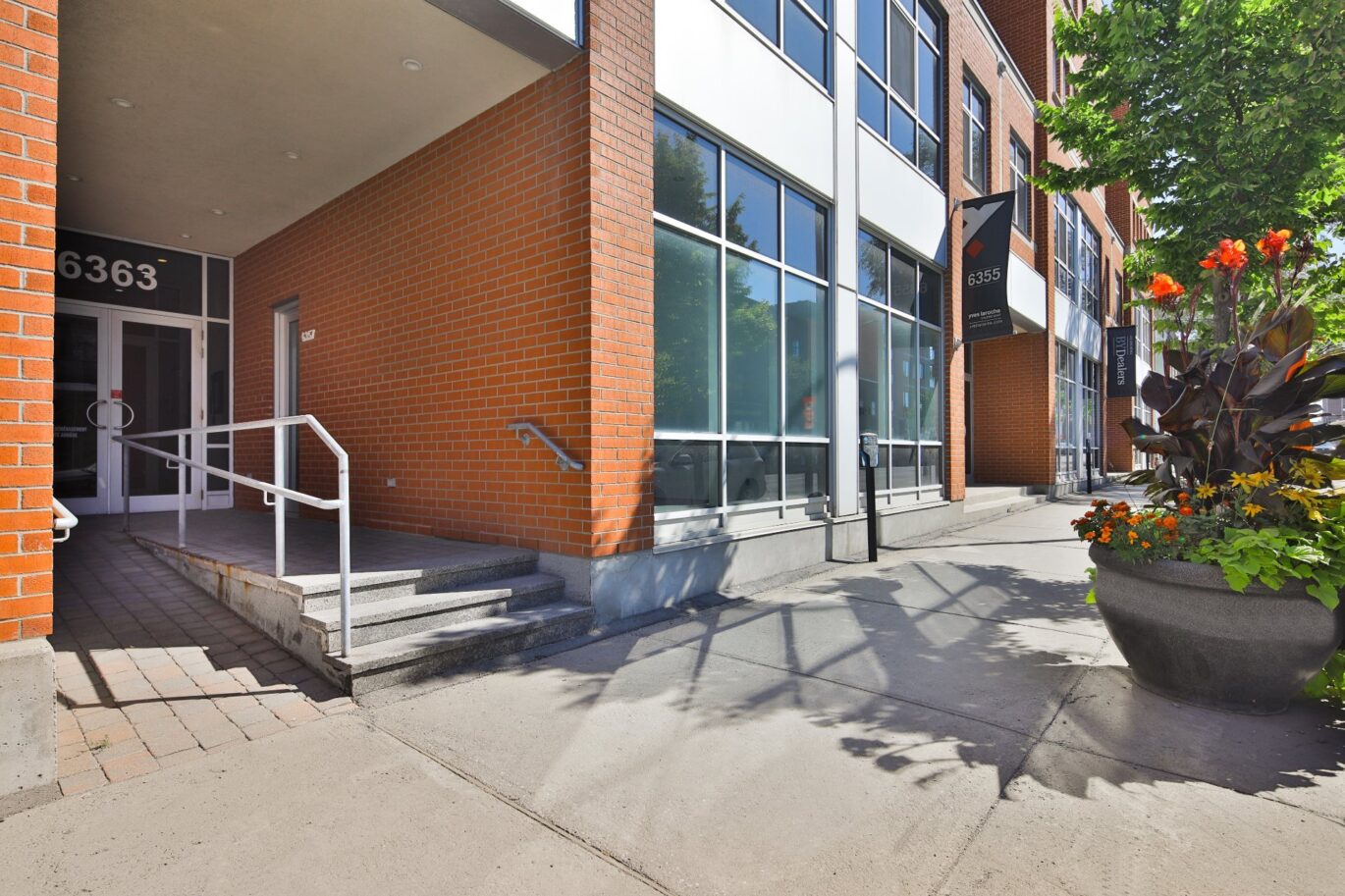 6357 Boul. St-Laurent  Montréal (Rosemont/La Petite-Patrie) (Montréal)