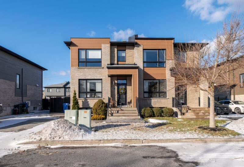 3877 Rue Émiliana-Brosseau  Longueuil (Saint-Hubert) (Montérégie)