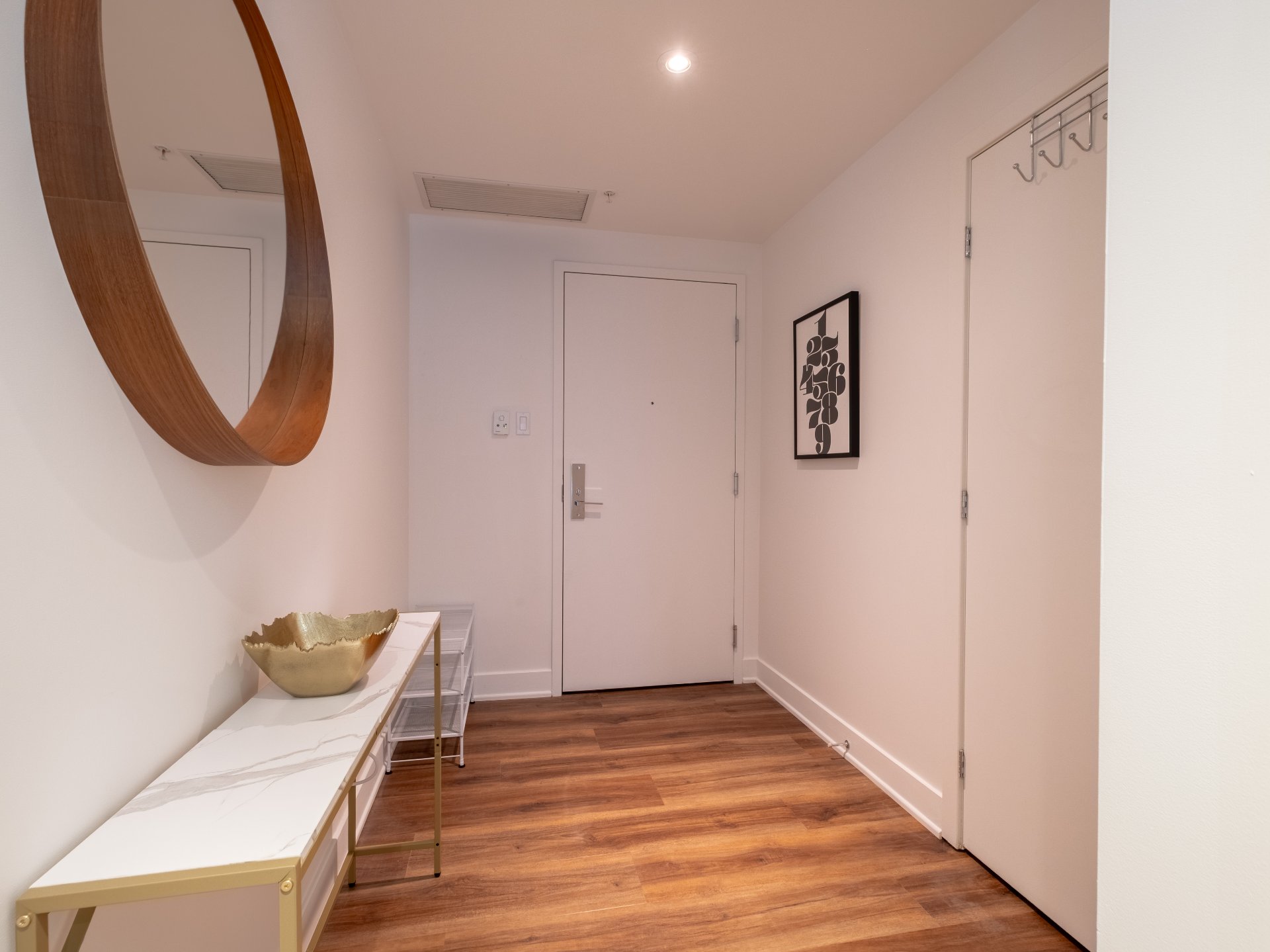 For Rent, Apartment Montréal (Ville-Marie) - picture 2