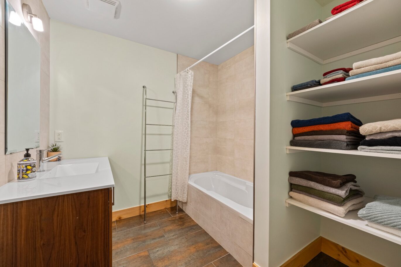 2110 Ch. du Lac-Quenouille #22  Val-des-Lacs (Laurentides)