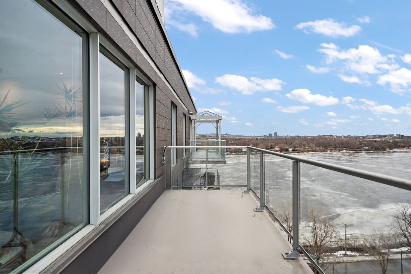 9 Boul. des Prairies #1204  Laval (Pont-Viau) (Laval)