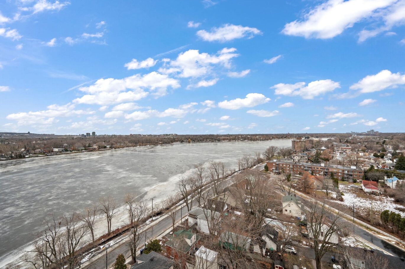 9 Boul. des Prairies #1204  Laval (Pont-Viau) (Laval)