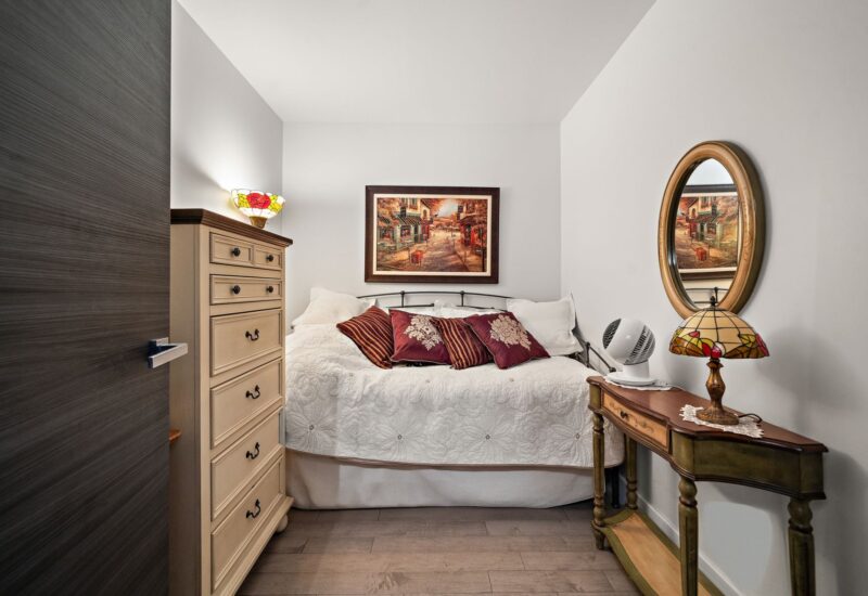 9 Boul. des Prairies #1204  Laval (Pont-Viau) (Laval)