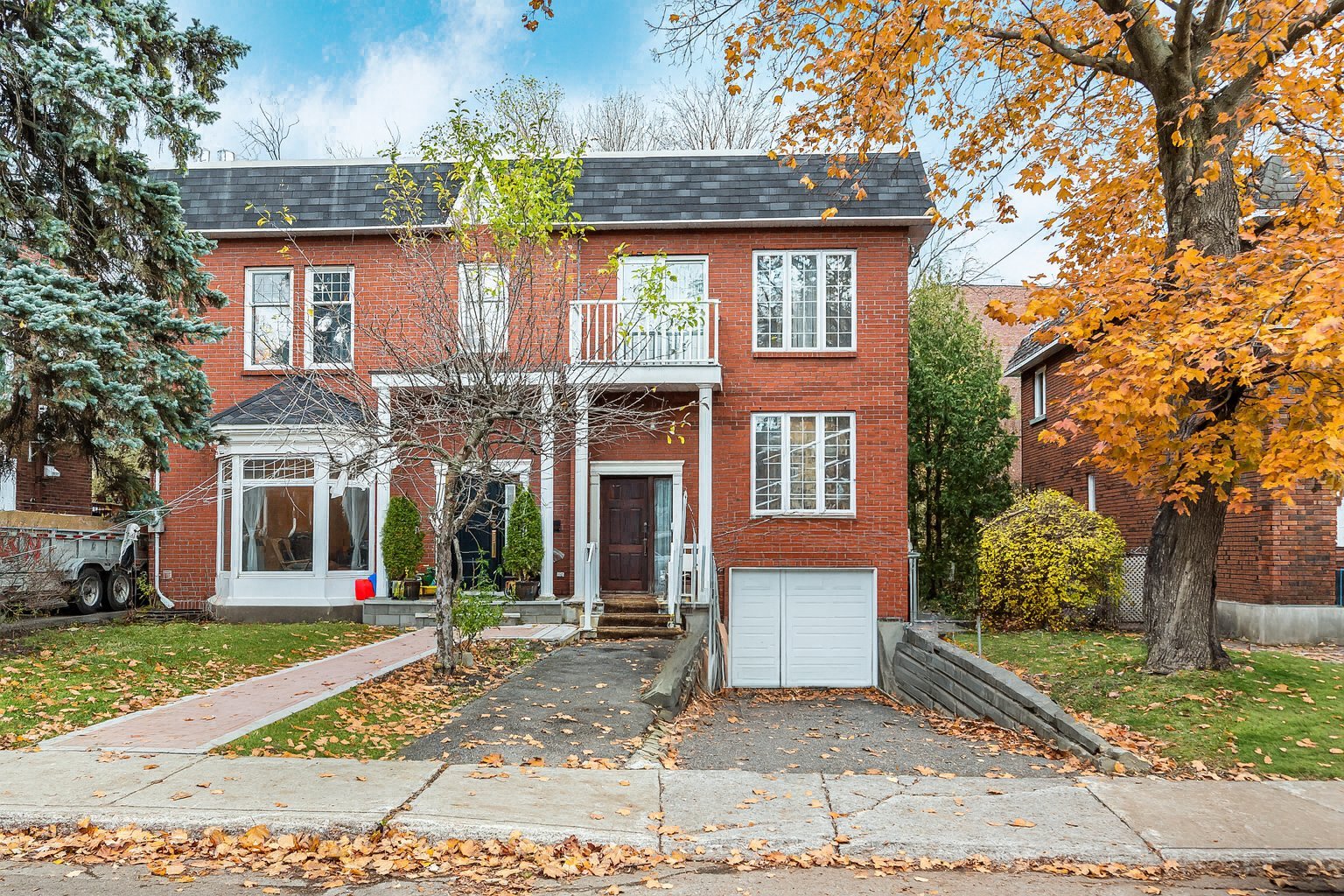 Haus Montréal (Côte-des-Neiges/Notre-Dame-de-Grâce) - picture 1