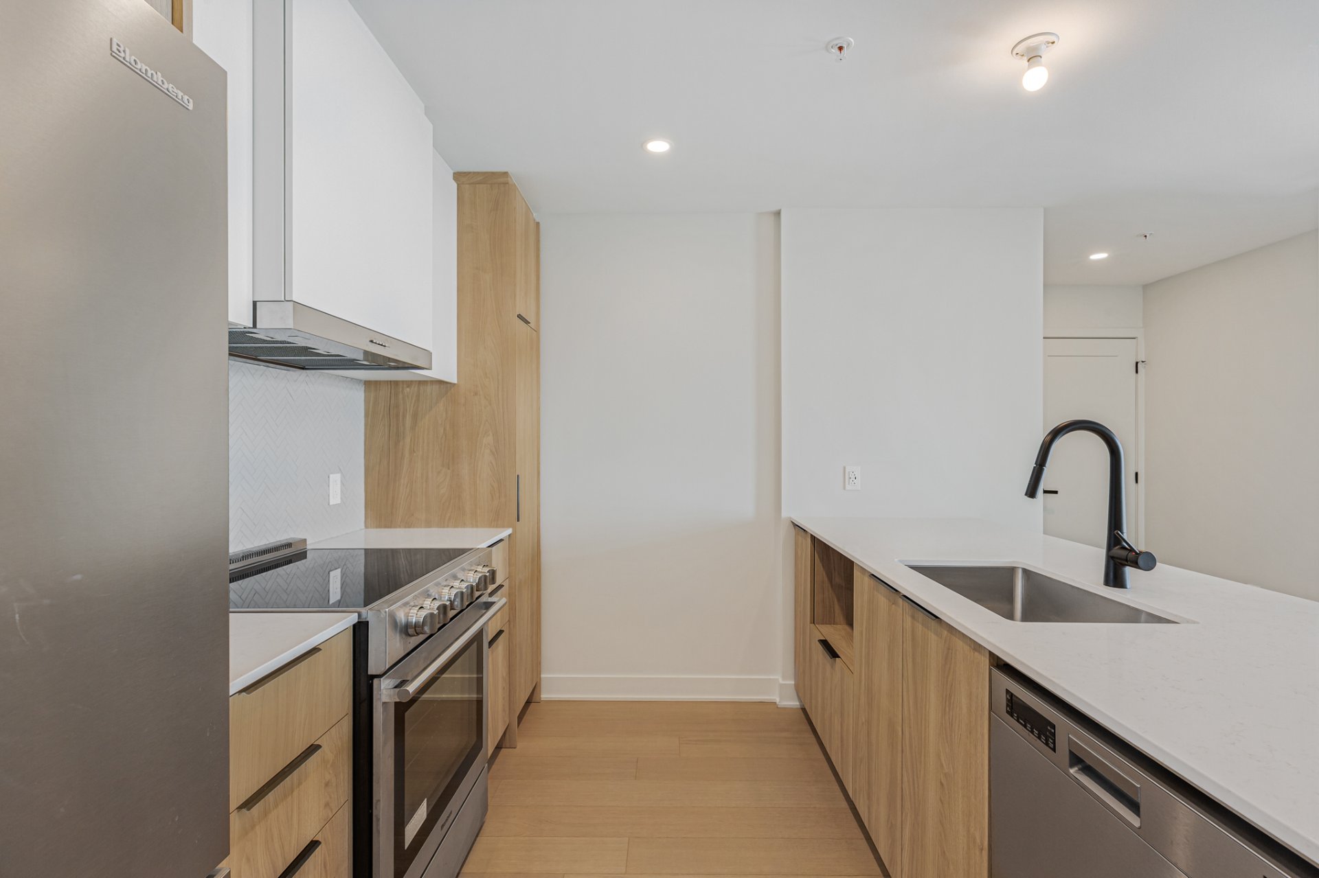 For Rent, Apartment Laval (Chomedey) - picture 1