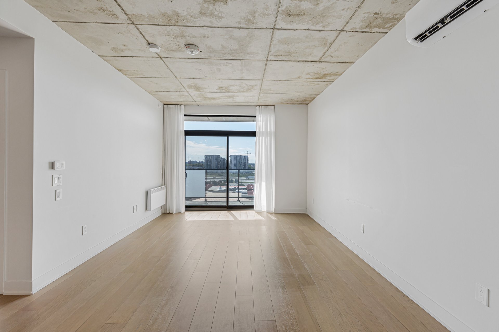 For Rent, Apartment Laval (Chomedey) - picture 2