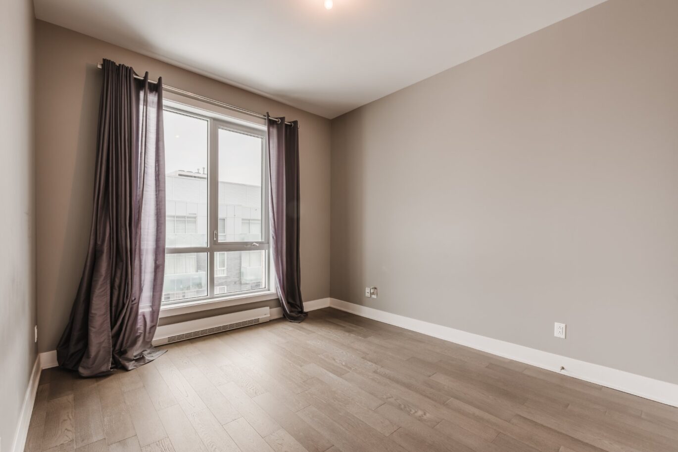 3449 Av. Jacques-Bureau #607  Laval (Chomedey) (Laval)