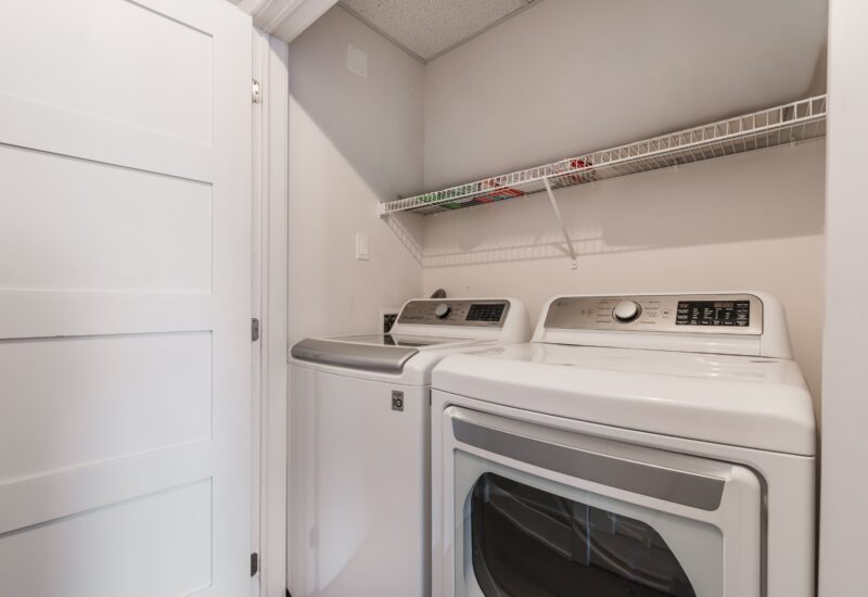 3449 Av. Jacques-Bureau #607  Laval (Chomedey) (Laval)