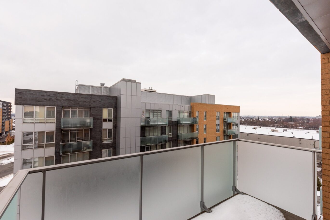 3449 Av. Jacques-Bureau #607  Laval (Chomedey) (Laval)