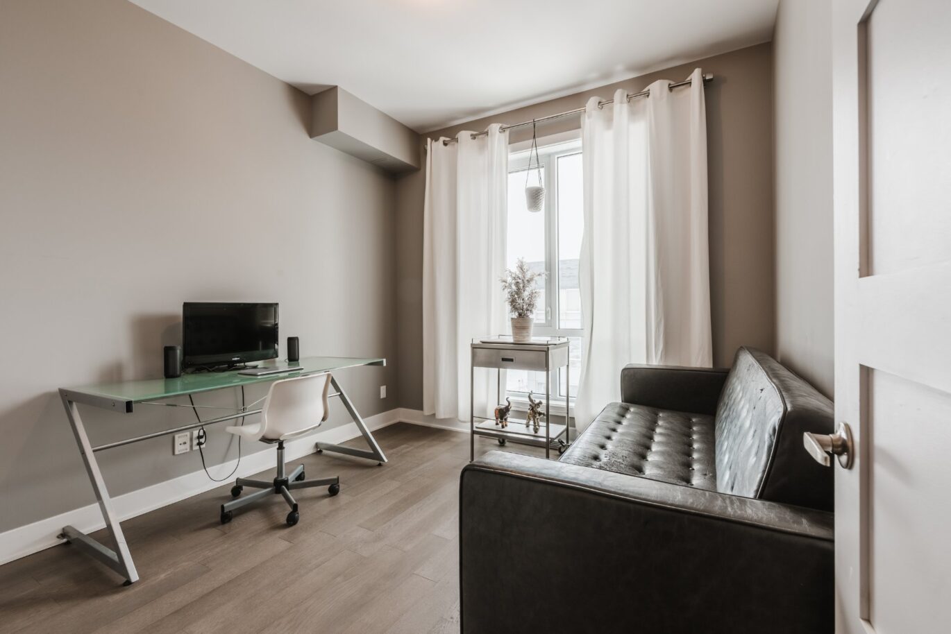 3449 Av. Jacques-Bureau #607  Laval (Chomedey) (Laval)