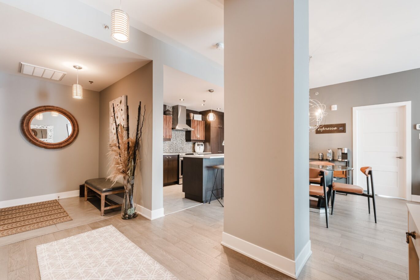 3449 Av. Jacques-Bureau #607  Laval (Chomedey) (Laval)