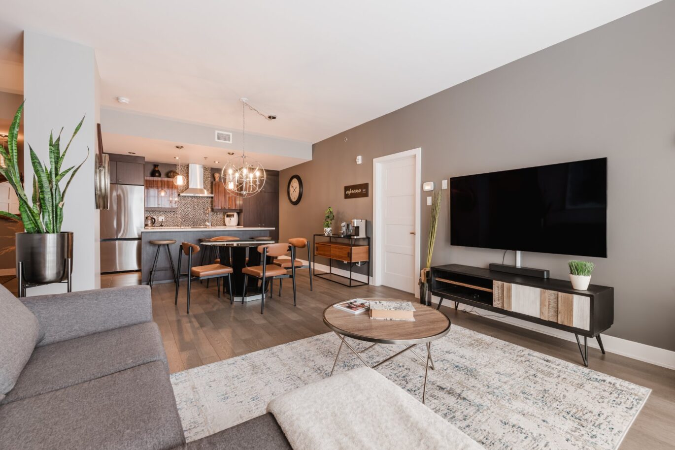 3449 Av. Jacques-Bureau #607  Laval (Chomedey) (Laval)