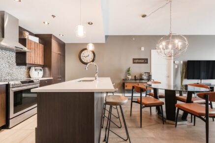 3449 Av. Jacques-Bureau #607  Laval (Chomedey) (Laval)