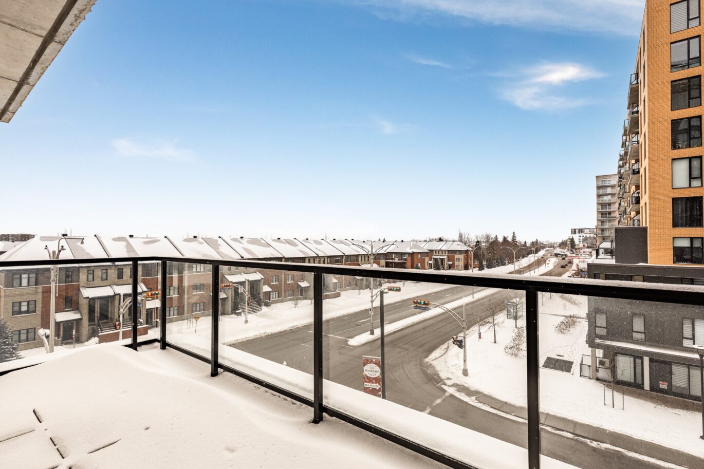 3500 Boul. St-Elzear O. #404  Laval (Chomedey) (Laval)