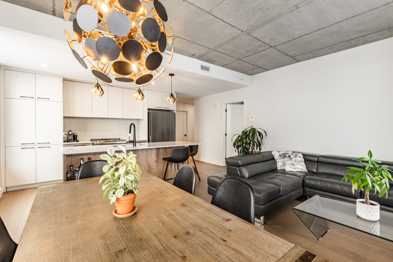 3500 Boul. St-Elzear O. #404  Laval (Chomedey) (Laval)