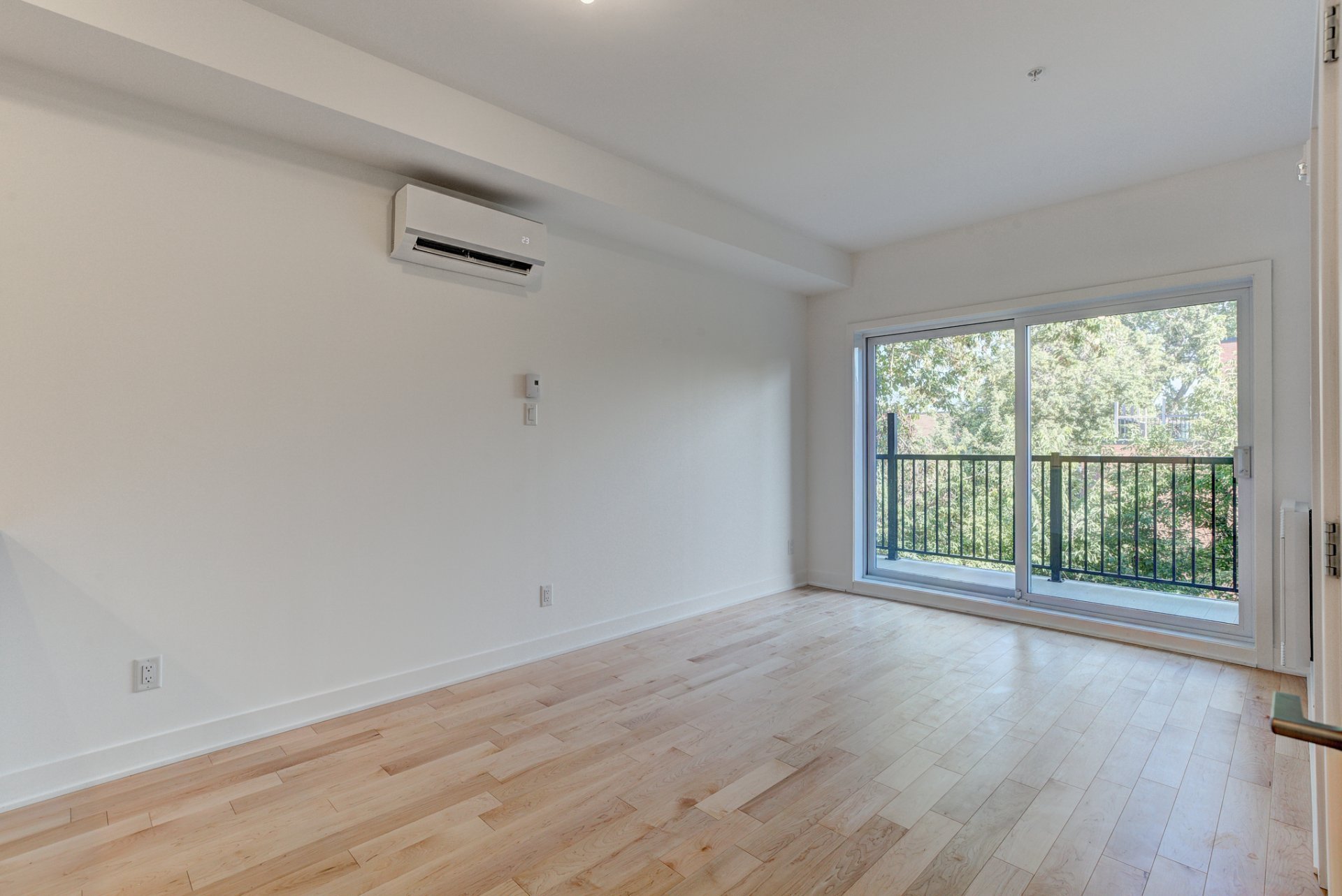 1966 Rue du Centre #302  Montréal (Le Sud-Ouest) (Montréal) - picture 3