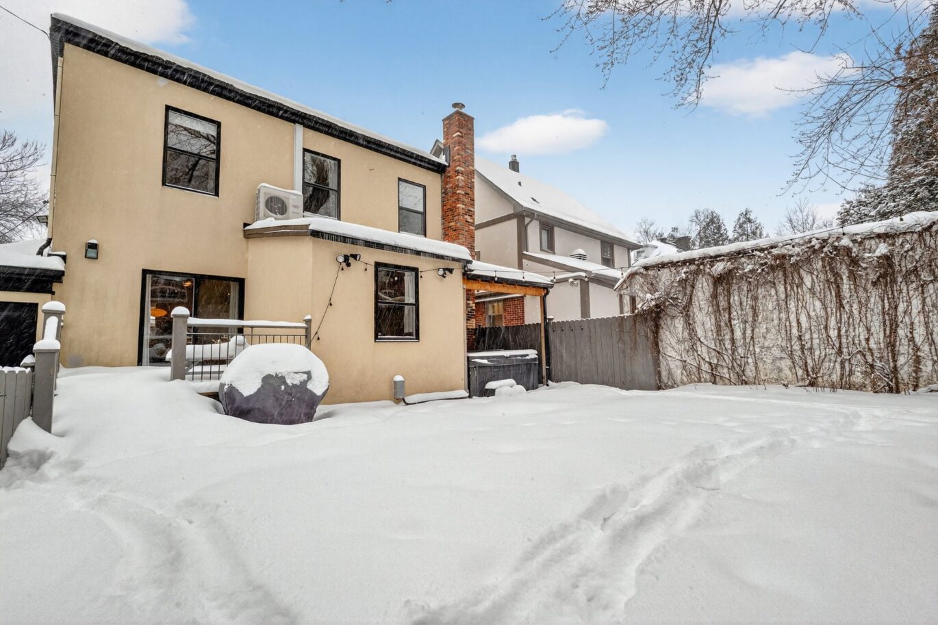 143 Av. Strathearn N.  Montréal-Ouest (Montréal)