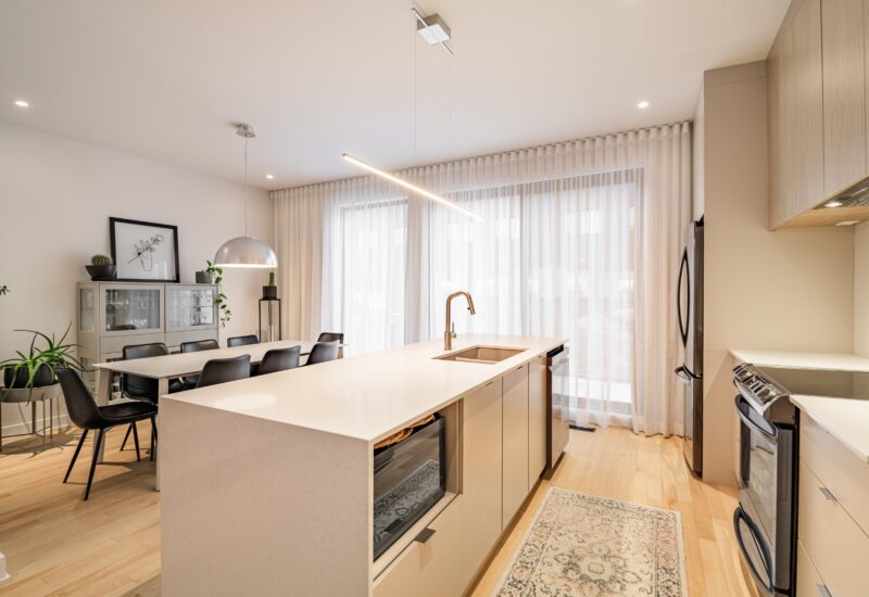 747 Rue Isola-Comtois  Sainte-Julie (Montérégie)