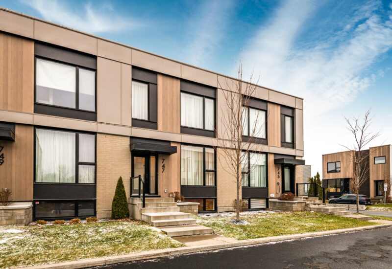 747 Rue Isola-Comtois  Sainte-Julie (Montérégie)