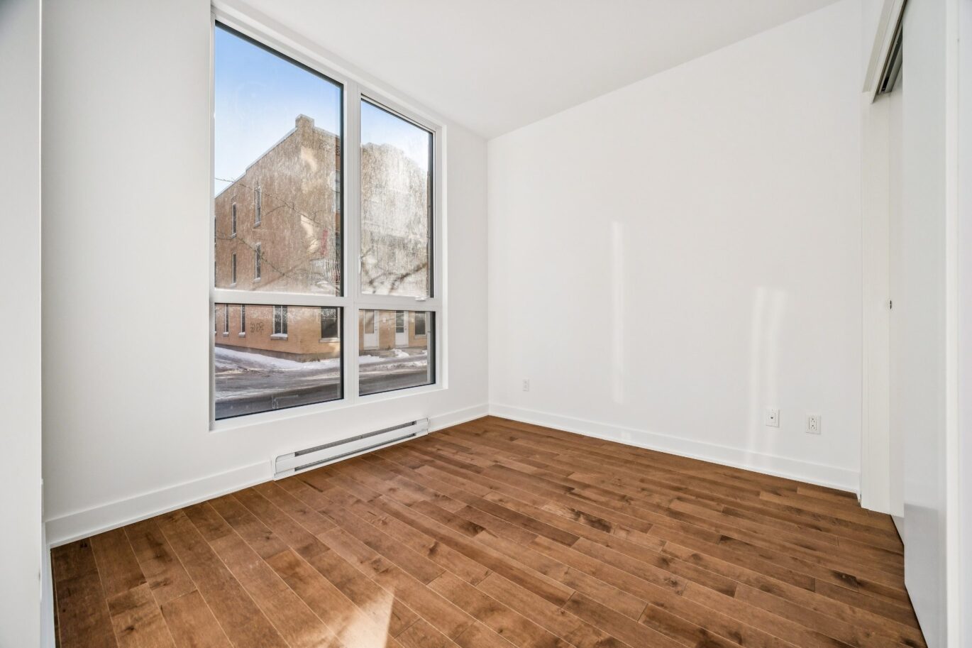 285 Av. Laurier E. #104  Montréal (Le Plateau-Mont-Royal) (Montréal)