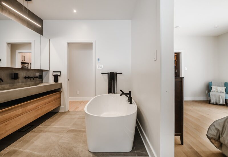 2450 Ch. de l&rsquo;Étang  Sainte-Adèle (Laurentides)