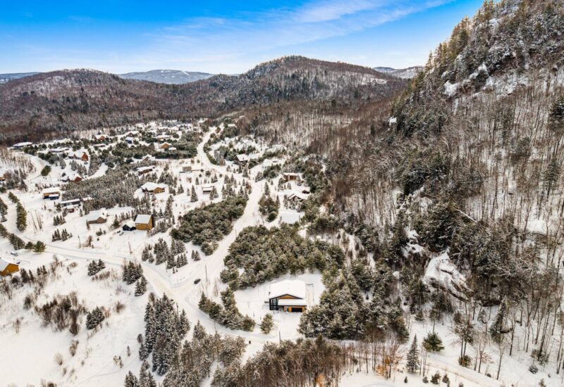 2450 Ch. de l&rsquo;Étang  Sainte-Adèle (Laurentides)