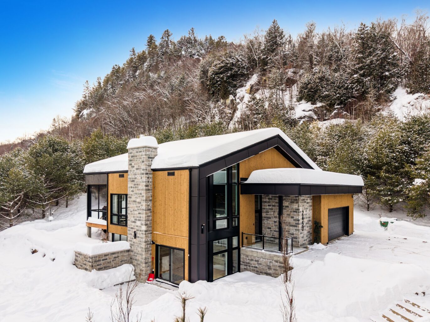 2450 Ch. de l&rsquo;Étang  Sainte-Adèle (Laurentides)