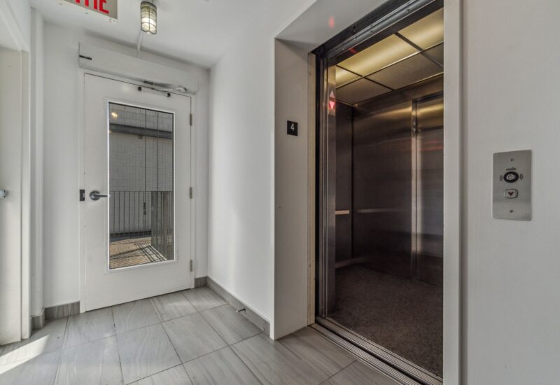 75 Av. des Pins E. #403  Montréal (Le Plateau-Mont-Royal) (Montréal)