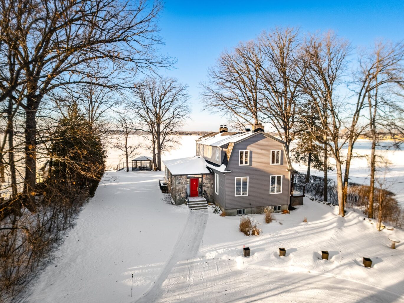 2211 Ch. du Bord-du-Lac  Montréal (L&rsquo;Île-Bizard/Sainte-Geneviève) (Montréal)