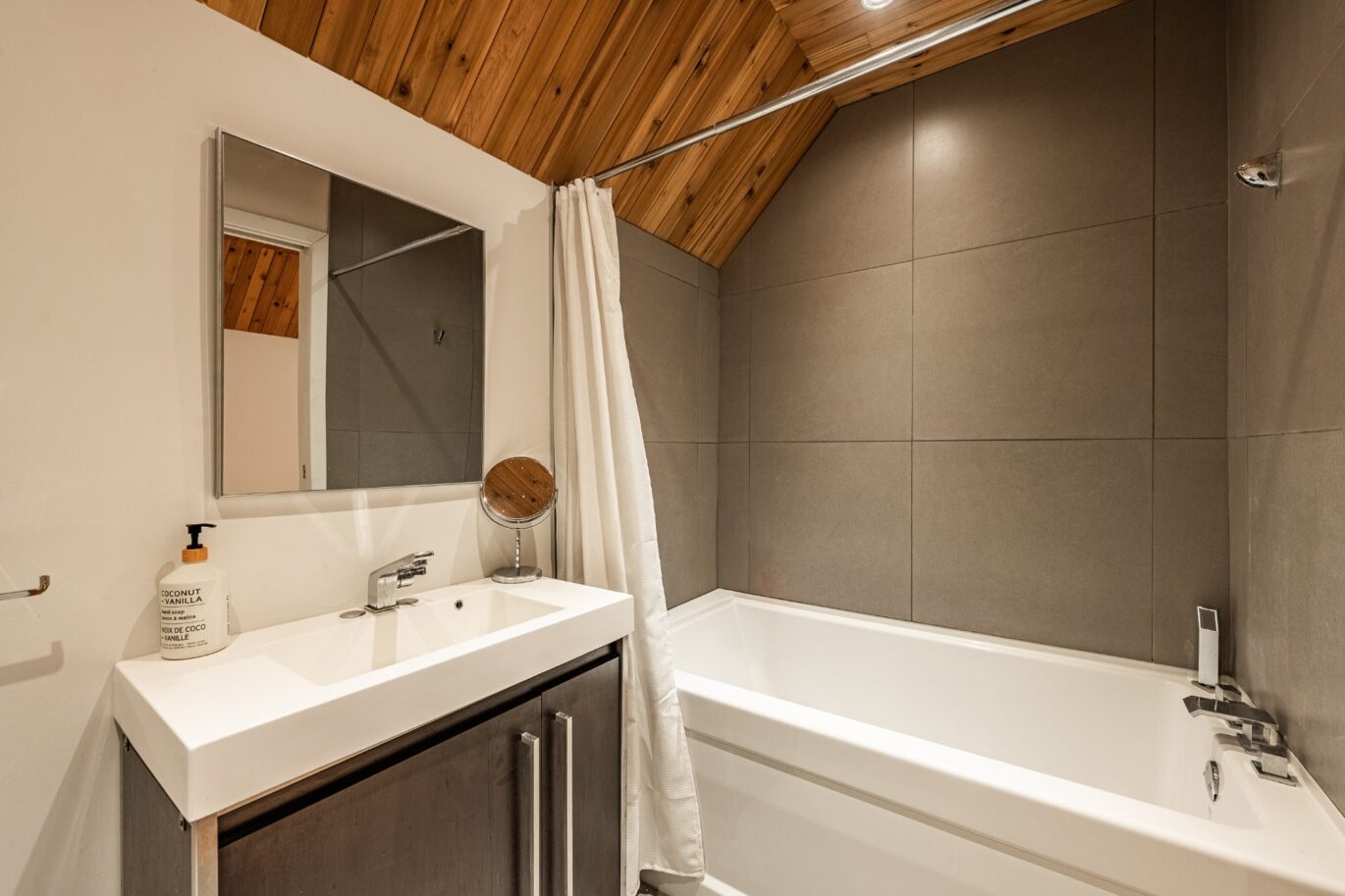 2211 Ch. du Bord-du-Lac  Montréal (L&rsquo;Île-Bizard/Sainte-Geneviève) (Montréal)